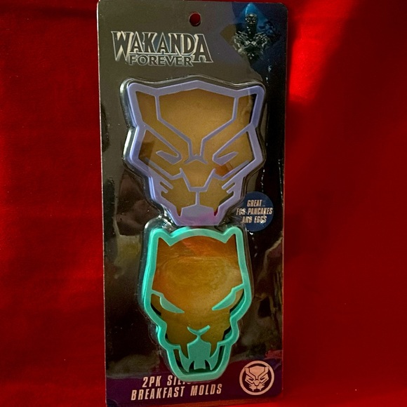 Black Panther 2 pack silicone breakfast molds - Picture 1 of 3